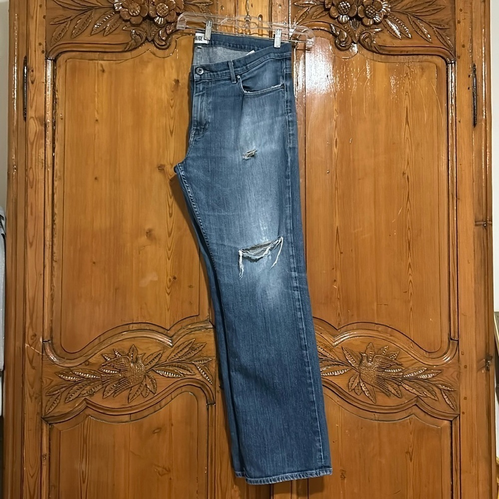 Men’s Paige Destructed Medium Wash Jeans.  38